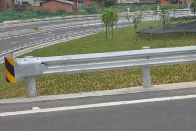 guarda-corpo da rodovia