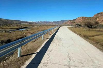 guarda-corpo da rodovia