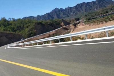 guarda-corpo da rodovia