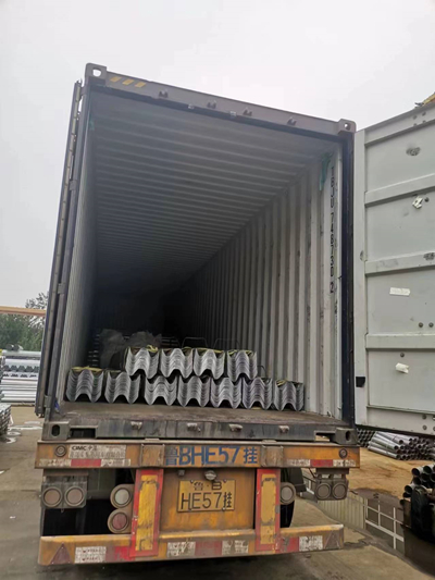 Road traffic guardrail