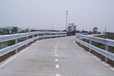 guarda-corpo da rodovia