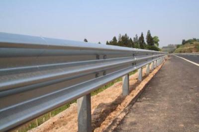 guarda-corpo da rodovia