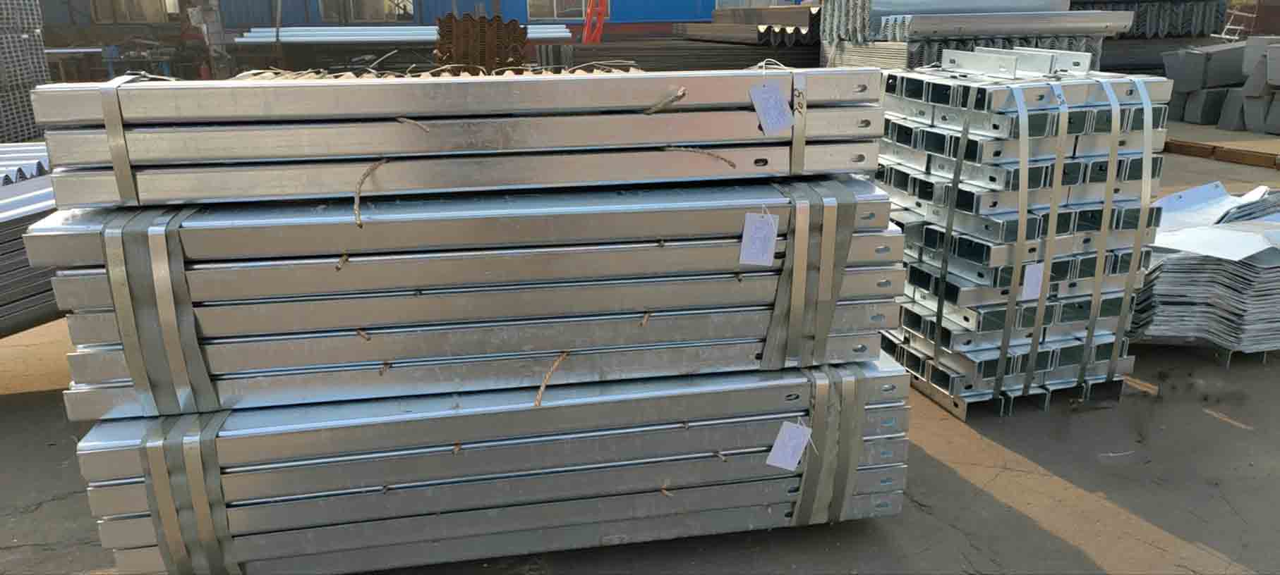 Poste C de guarda-corpo galvanizado Galvanized Guardrail C Post