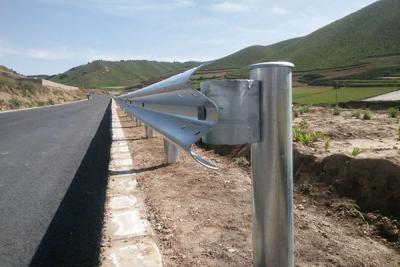 guarda-corpo da rodovia